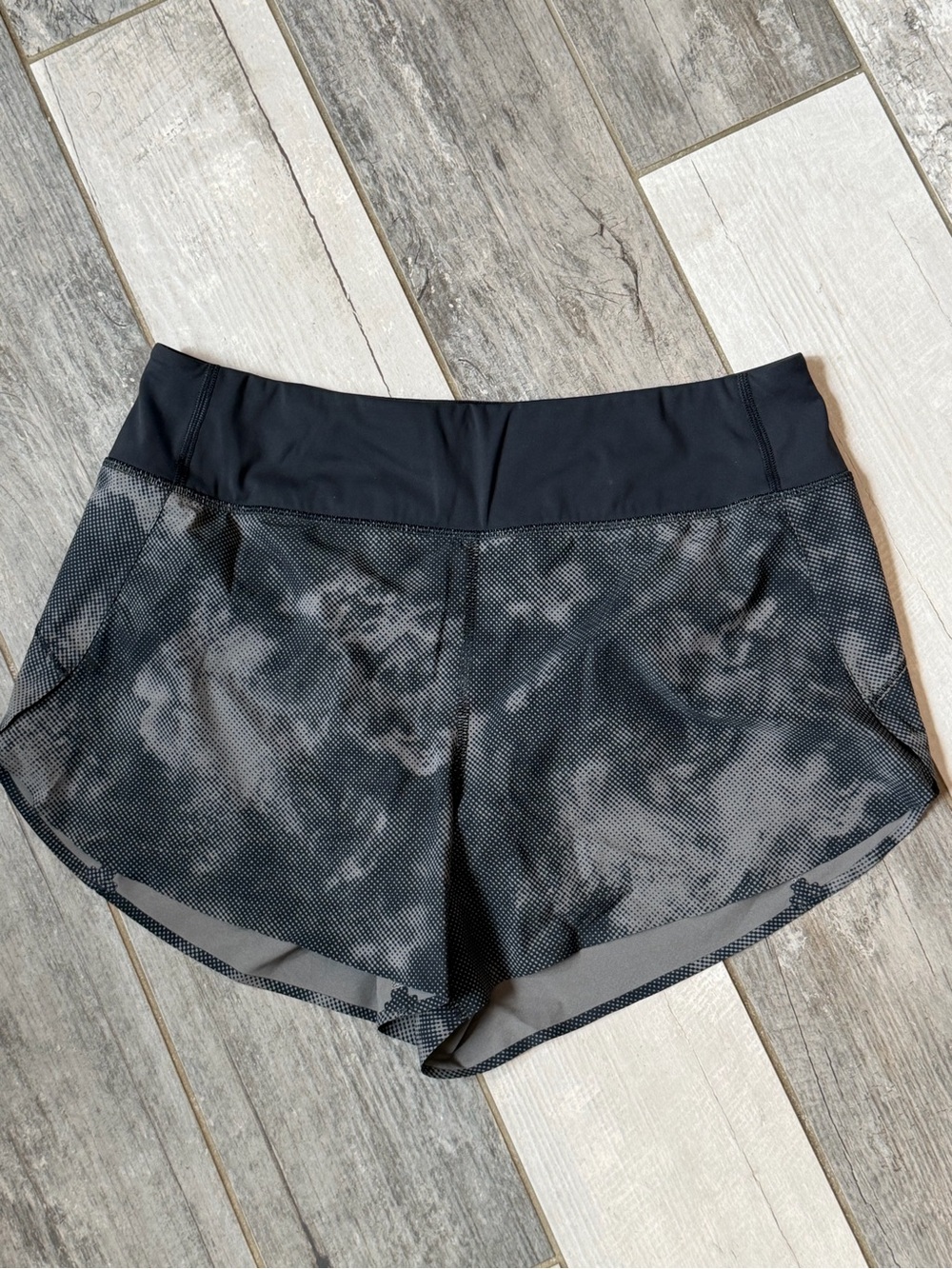 Athleta Soeed Shorts - Medium